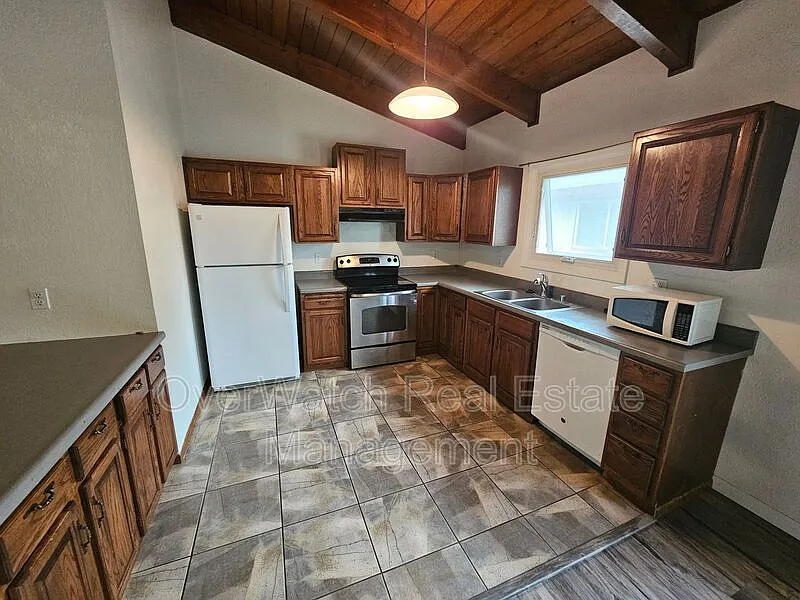 2 bed, 1.5 bath, 1250 sqft, $1,850 — Photo 3