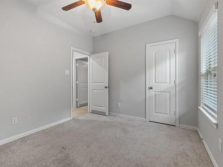 636 Maple Point Dr E — Photo 15
