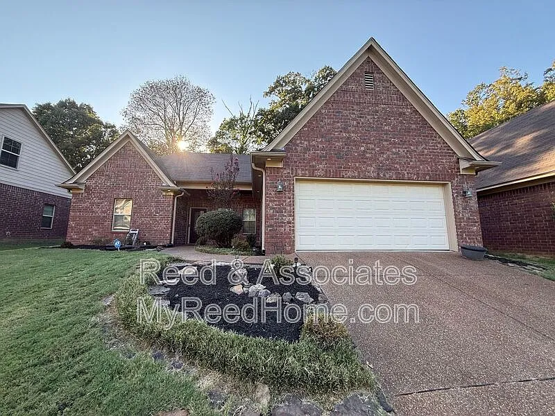 3 bed, 2.0 bath, 1462 sqft, $1,895 — Photo 1