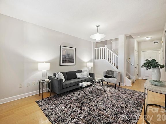 5th image of 1320 Fillmore Ave Unit 107