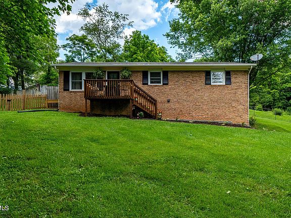 3rd image of 105 Rockwood Dr