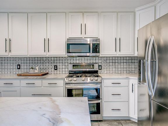 3rd image of 642 Northlake Dr