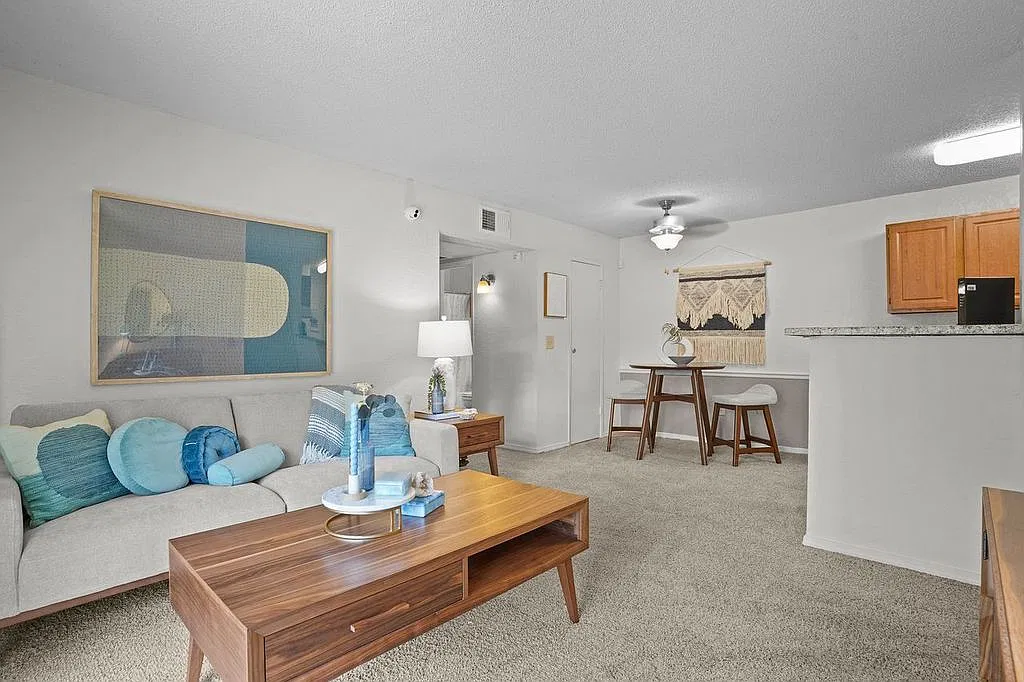 Country Hollow Apartments — Photo 4