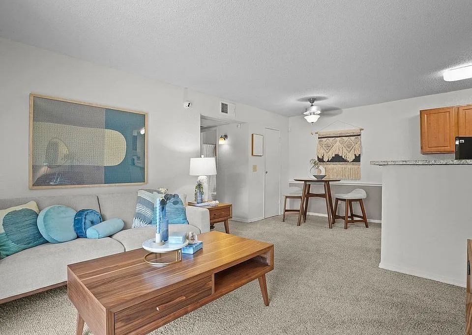 Country Hollow Apartments