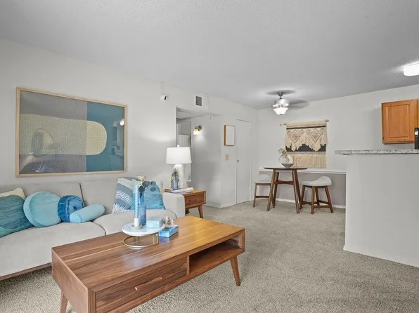 Country Hollow Apartments