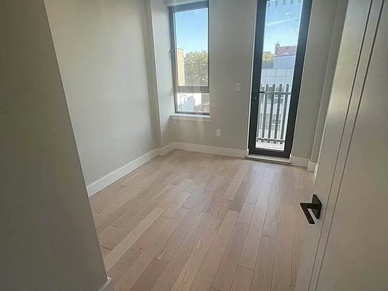 505 Grand St #4C — Photo 4