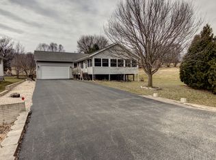 462 Marstonmoor Rd, Davis, IL 61019