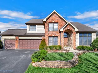 19W136 Woodcreek Pl, Downers Grove, IL 60516