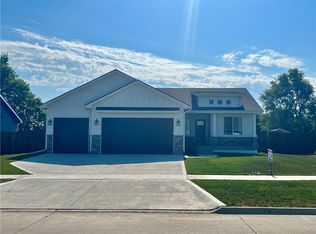 1612 Timberview Dr, Norwalk, IA 50211