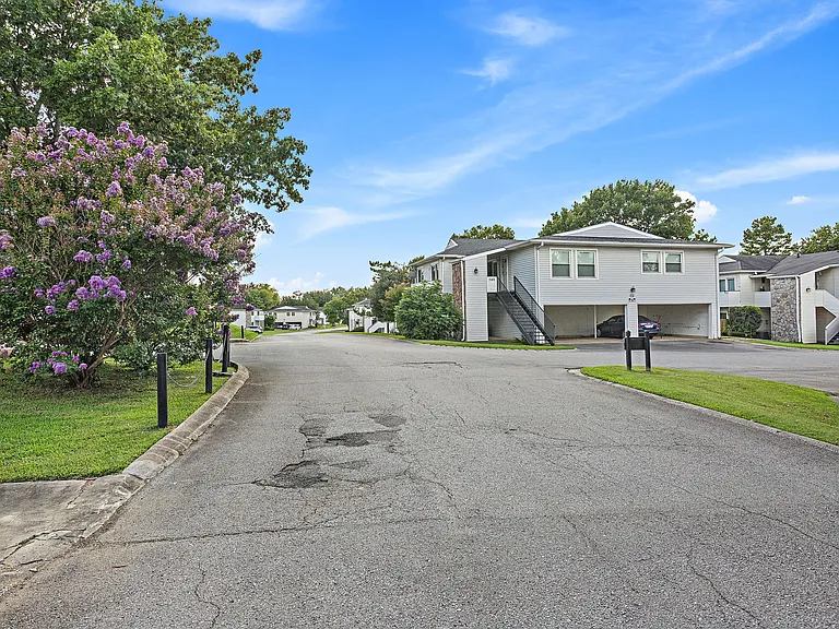 810 Bellevue Rd #225 — Photo 4