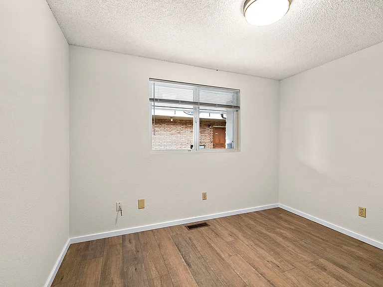 2516 Rockefeller Ave #1 — Photo 29