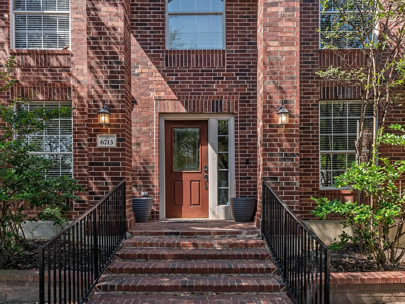 4 bed, 3.5 bath, 2820 sqft, $3,000 — Photo 2