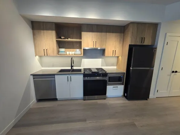 1100 Clarke Rd #104, Pt Moody, BC V3H 1L6