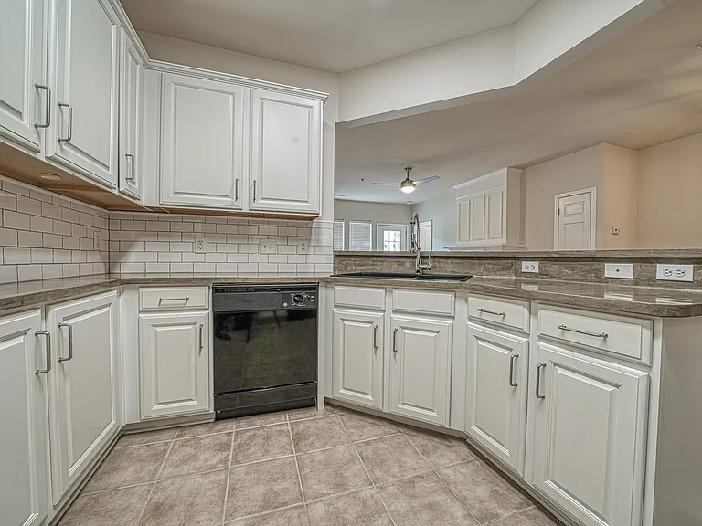 3246 Margellina Dr — Photo 24