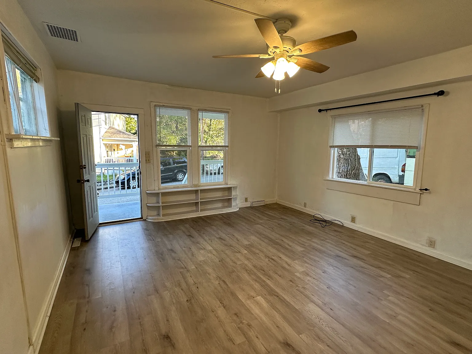 3 bed, 1126 sqft, $1,650 — Photo 3