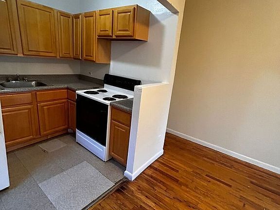 3rd image of 125 Yonkers Ave