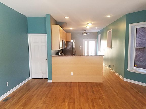 Living looking to kitchen
