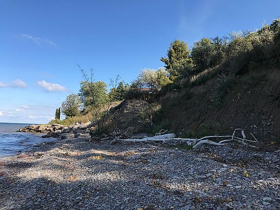 4th image of Brighton Cliffe Dr