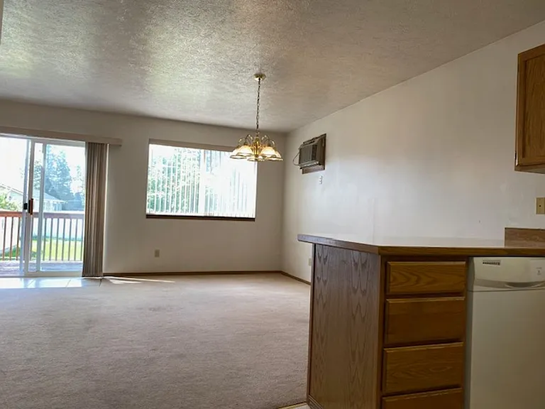 210 & 212 E Campbell St — Photo 12