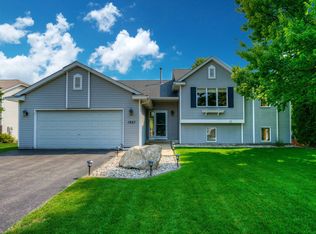 1927 Park Ridge Dr, Chaska, MN 55318