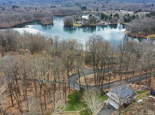 32 Old Barlow Mountain Rd, Ridgefield, CT 06877