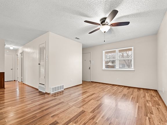 3rd image of 404 Vaden Ave