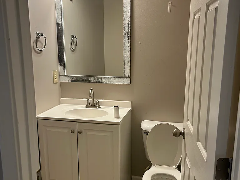 302 Williamsburg Ln — Photo 30