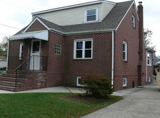 60 Merritt St, Lindenhurst, NY 11757