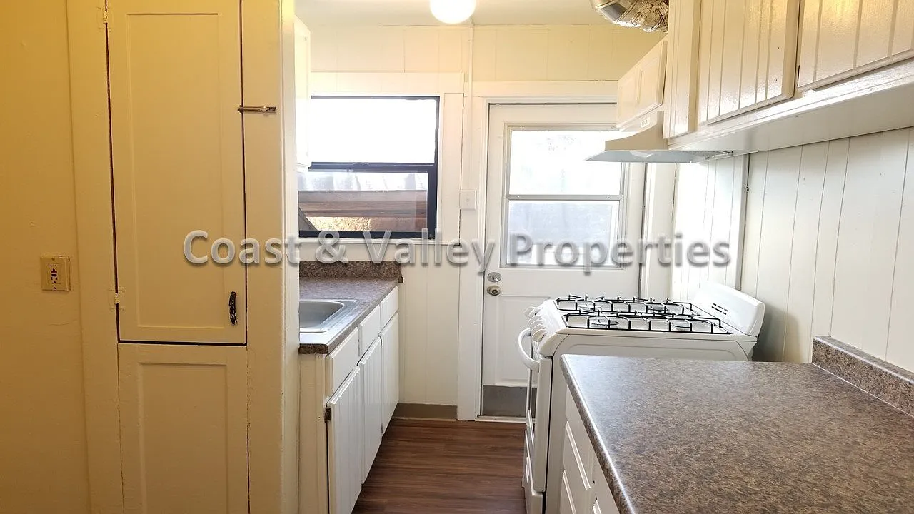 2-4 1/2 Villa Street — Photo 4