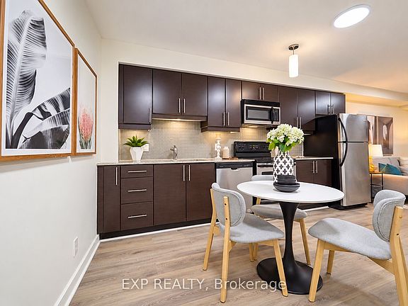 3rd image of 18 Harbour St #703