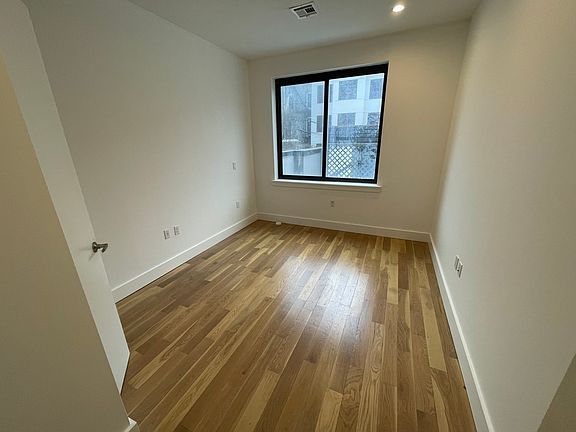 5th image of 824 Lexington Ave #1C