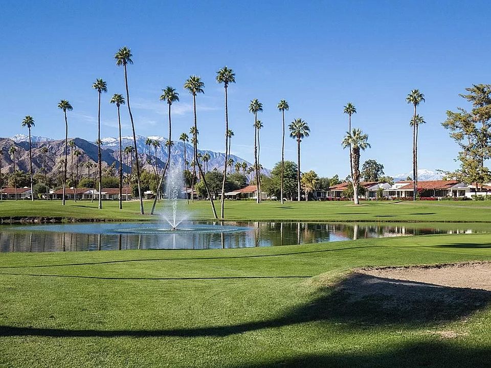 Majestic view from anywhere in the house, right near the 7th hole where you can experience great "golfers" watching.