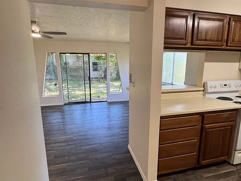 8003 N Wabash Ave — Photo 11