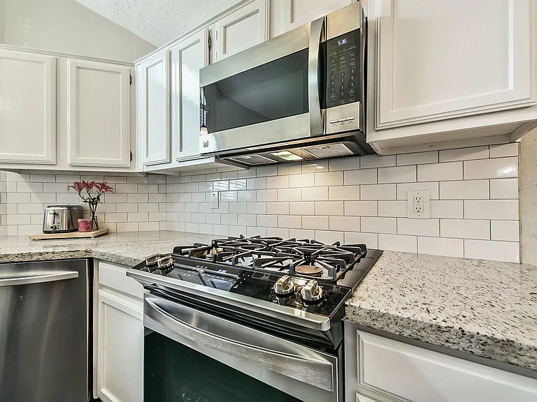 1118 Chelsea Ln — Photo 9