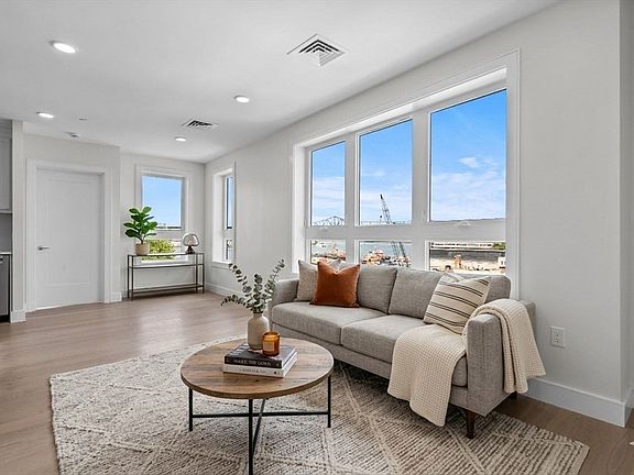 2nd image of 301 Border St #601