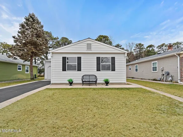 46 Gorginio Drive, Toms River, NJ 08757