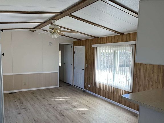 3rd image of 1582 Locust Rd