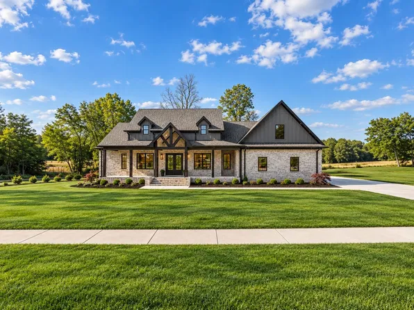 2108 Country Club Dr, Tullahoma, TN 37388