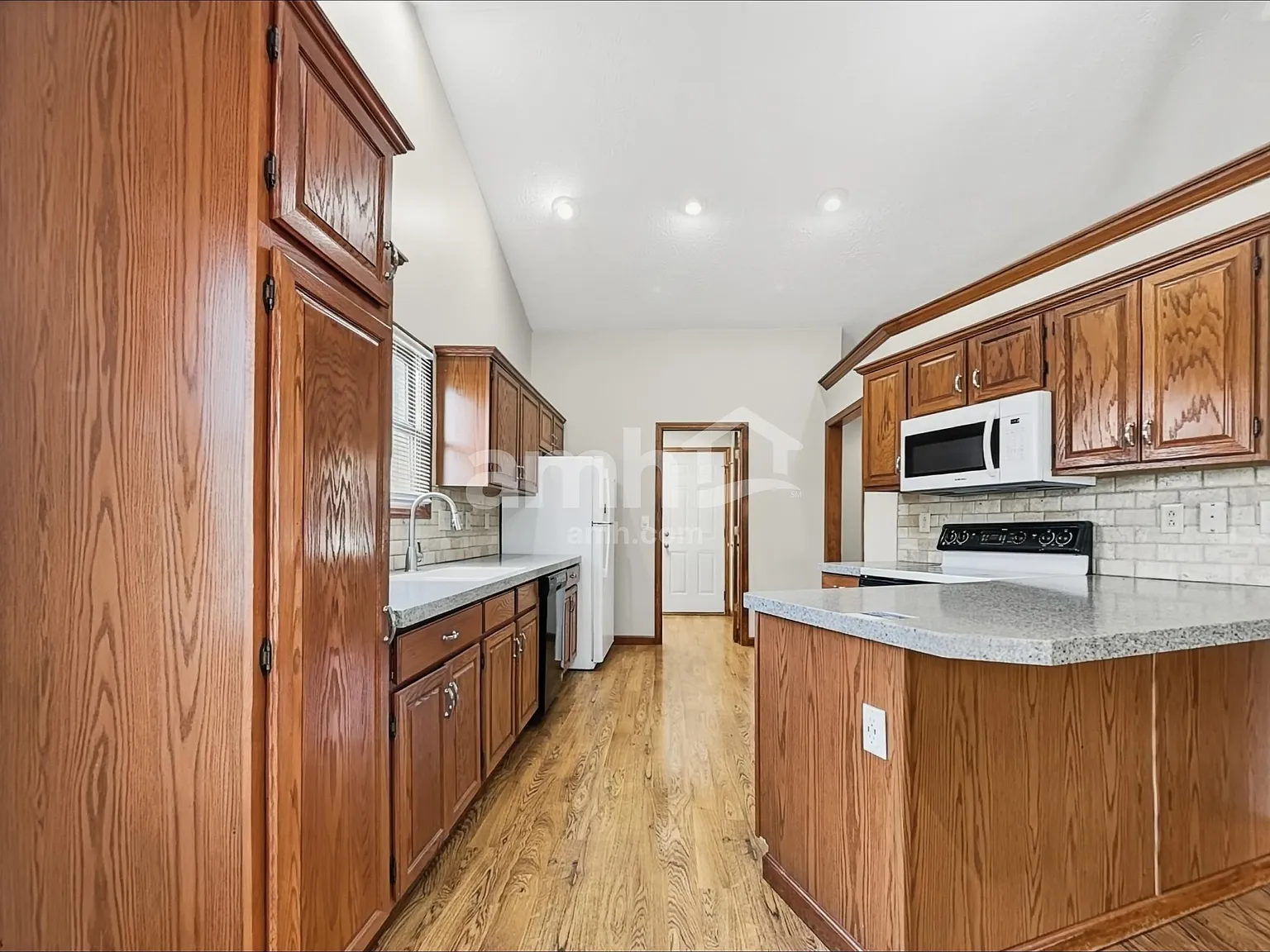 4 bed, 3.0 bath, 2230 sqft, $2,695 — Photo 4
