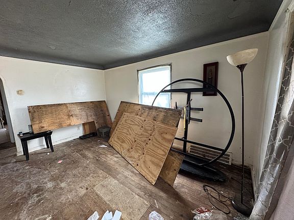 3rd image of 18938 Moross Rd