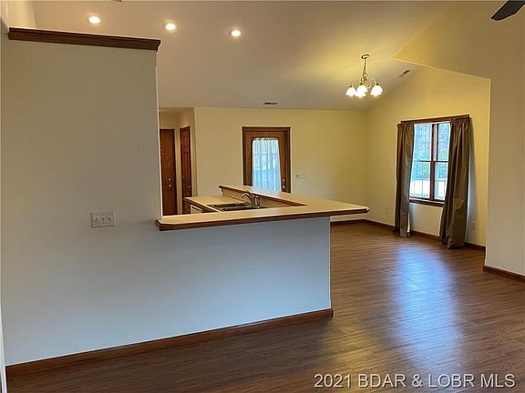 3rd image of 101 Wellington Ct