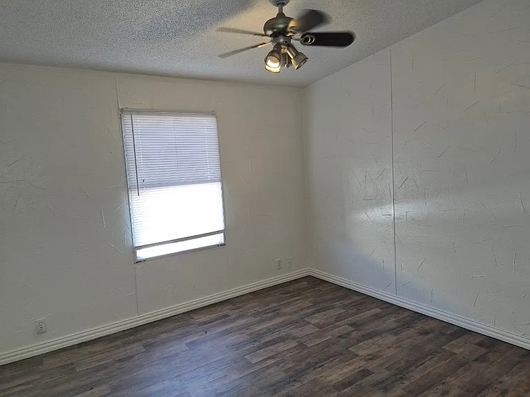 209 S Avenue B #18 — Photo 8
