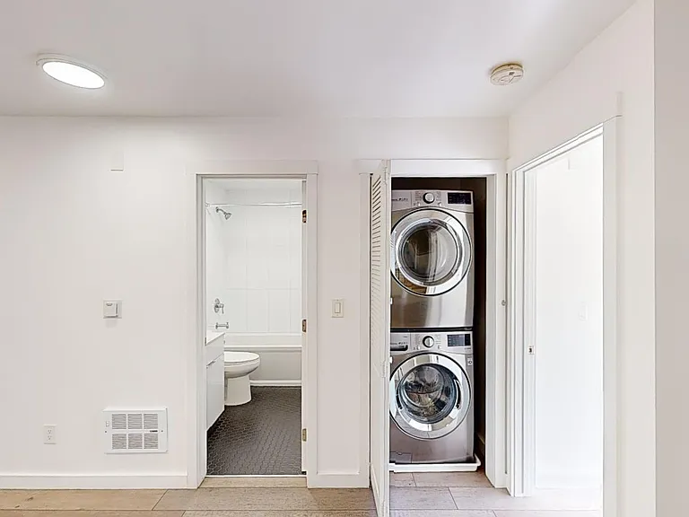 1085 S Van Ness Ave — Photo 12