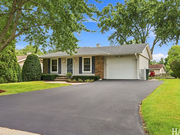 2nd image of 2321 Carriage Ln