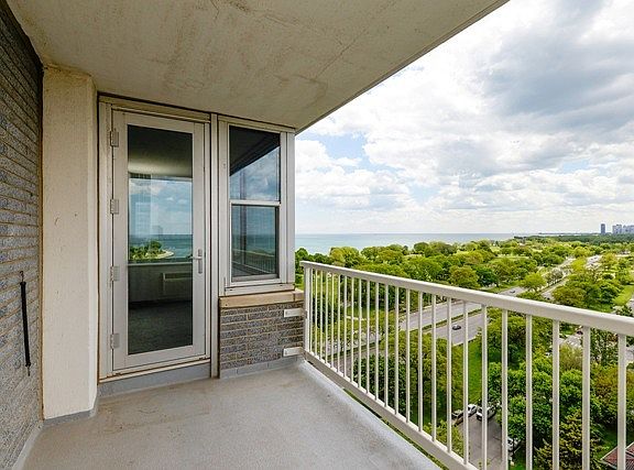 3rd image of 4250 N Marine Dr APT 1502