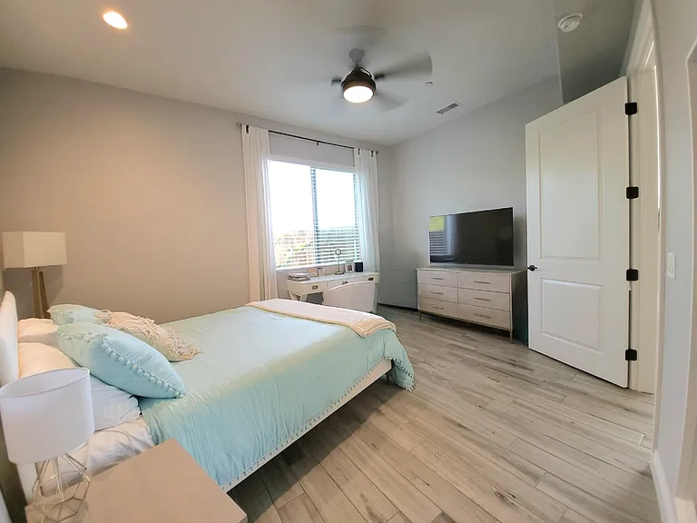 1st Floor Master Suite