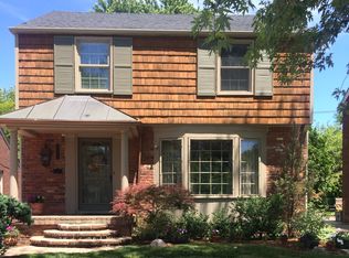1374 Hollywood Ave, Grosse Pointe Woods, MI 48236