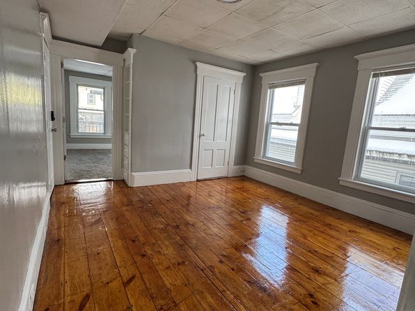 443 Hanover St Floor 2