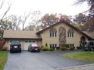 8616 Wedgewood Dr, Burr Ridge, IL 60527