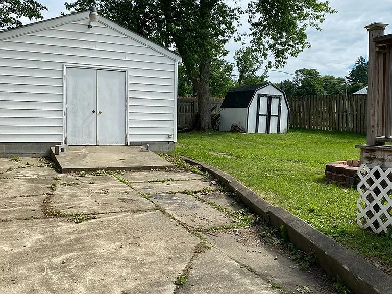326 E Liberty St — Photo 16